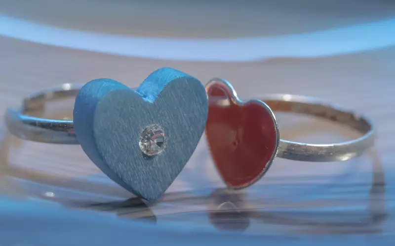 男友结婚前与女同事暧昧，该如何挽回男友的心？