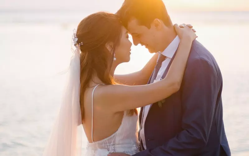 男友跟已婚女同事关系暧昧 我很生气怎么办