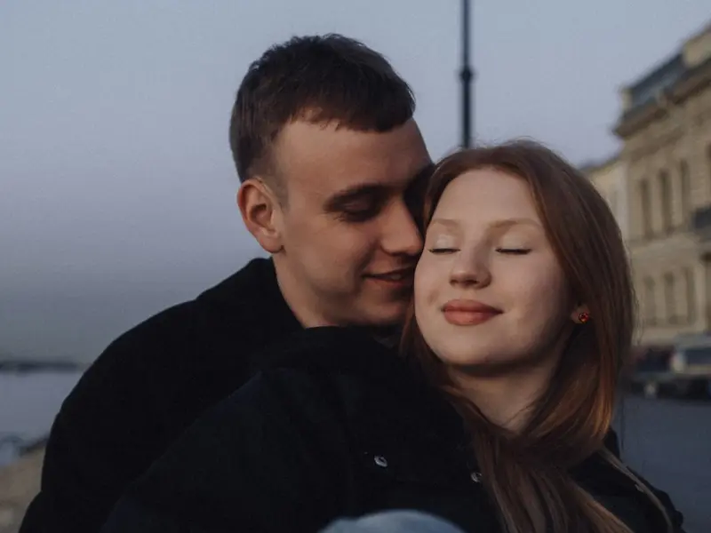 男朋友把我拉黑了不要我了，我好痛苦，我想挽回他该怎么做