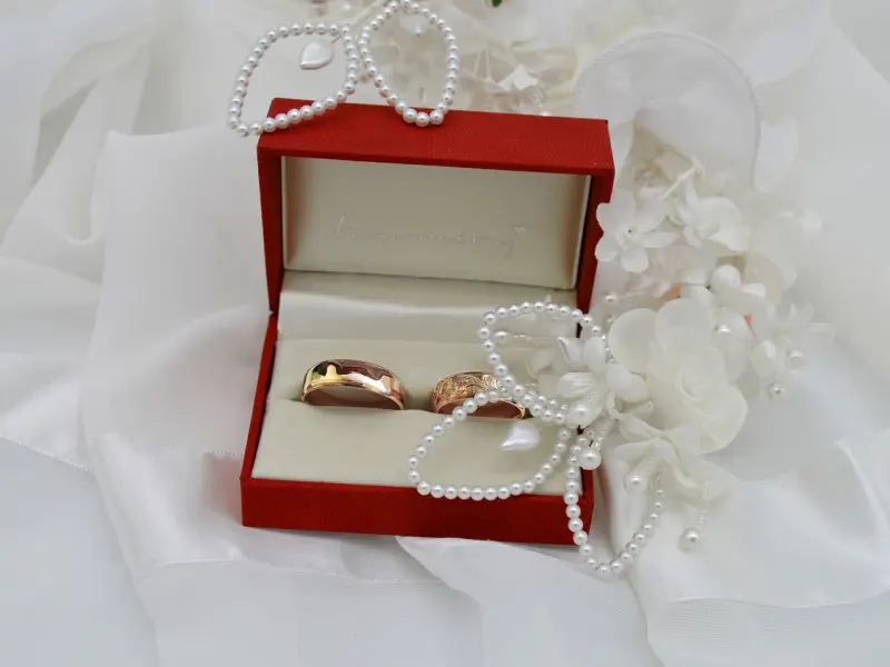 男朋友把我电话和朋友圈都拉黑了，我该怎么办