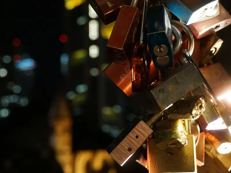 男朋友现在变心了要和我分手，我该怎么挽回他的心