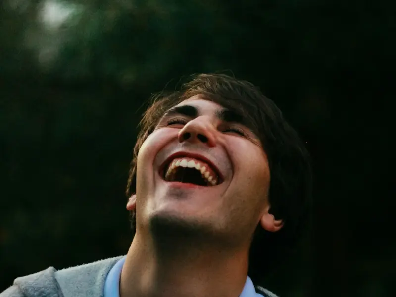 男朋友比较忙对我关心变少了，我就和他闹导致分手，我该怎么去挽回他