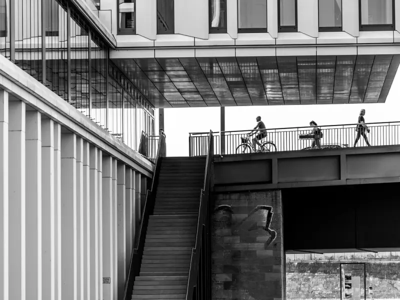 男朋友对我非常冷淡，我感觉他快要和我分手了，我该怎么办