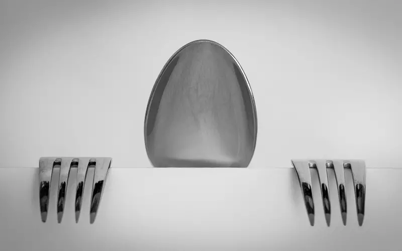 男友总是偷看别的女生，我该怎么办呢？