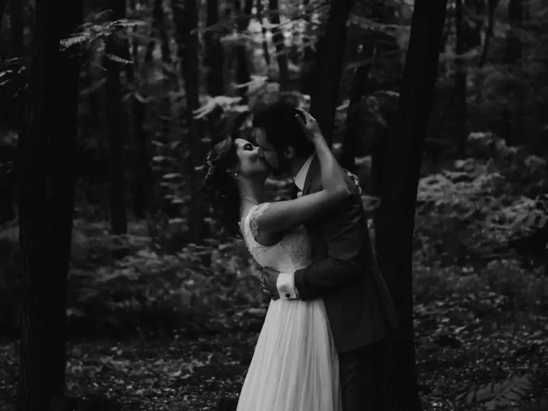 男朋友说他喜欢上别的女人了要离开我，我该怎么去挽回他