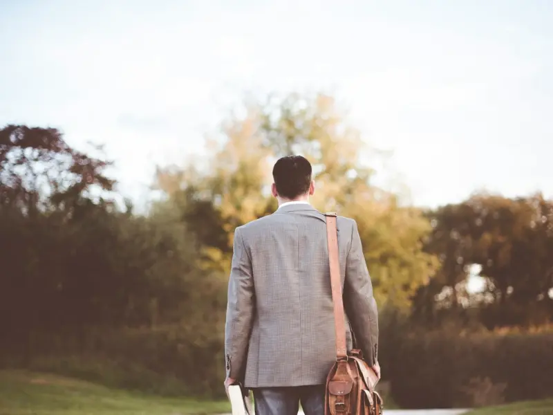 男友说分手后可以做朋友，还能挽回吗