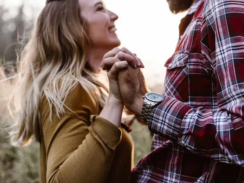 男朋友说他不爱我了非要和我分手，怎么样才能让他重新爱上我回到我身边