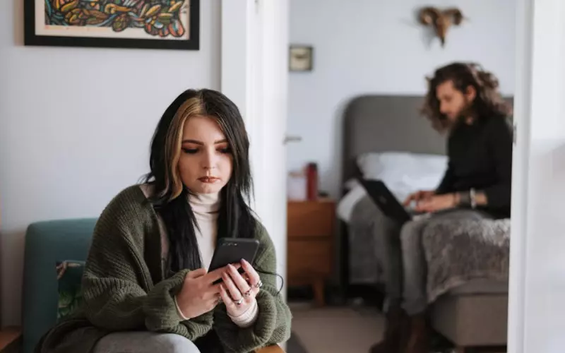 男友突然不再发微信，如何挽回异地恋？