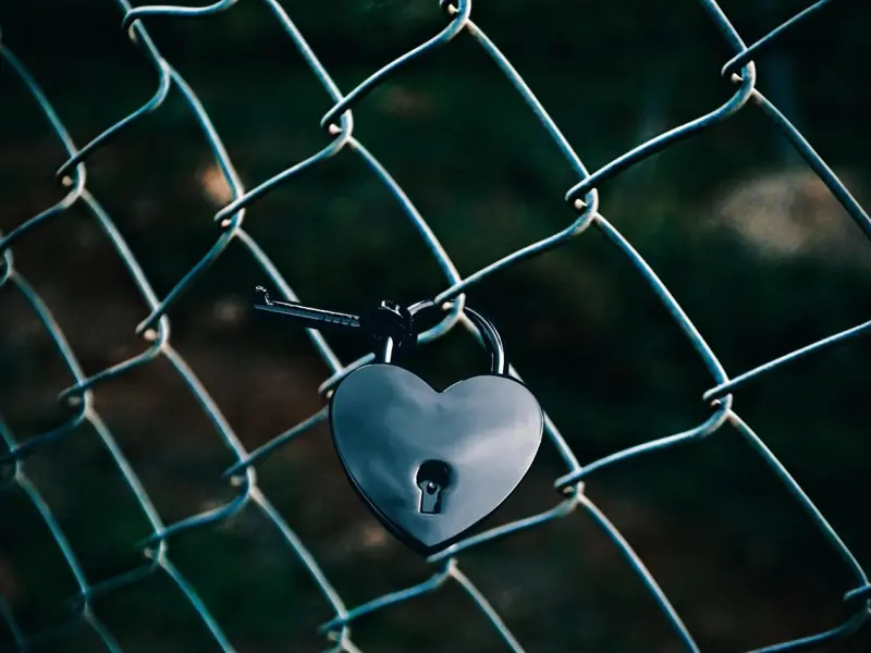 因为做了特别过分的事情，男朋友要和我分手，我该怎么办