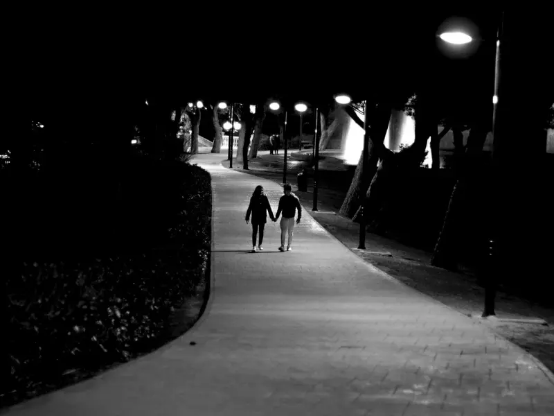 男朋友毕业要跟我分手，我该如何挽回他的心？