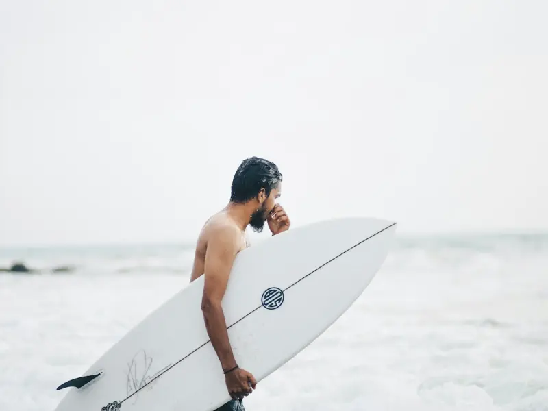 男朋友非要离开我要和我分手，我该怎么去挽回他