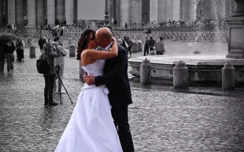 男朋友不提结婚的事情，我该怎么办