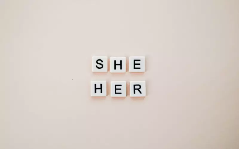 表妹不顾父母反对和30岁网恋男友结婚，三年后跪求父母原谅