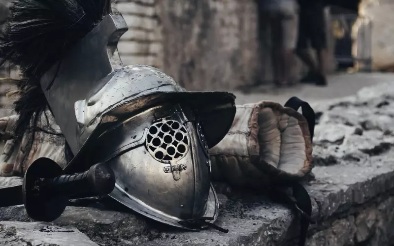 我的意中人是个盖世英雄，但为什么你的英雄却不喜欢你？