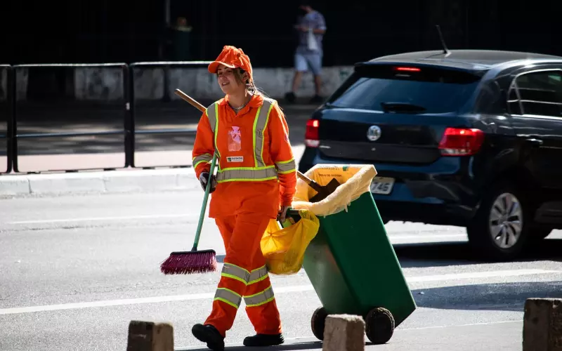 家庭经济压力大 我该向异地恋男友坦白吗
