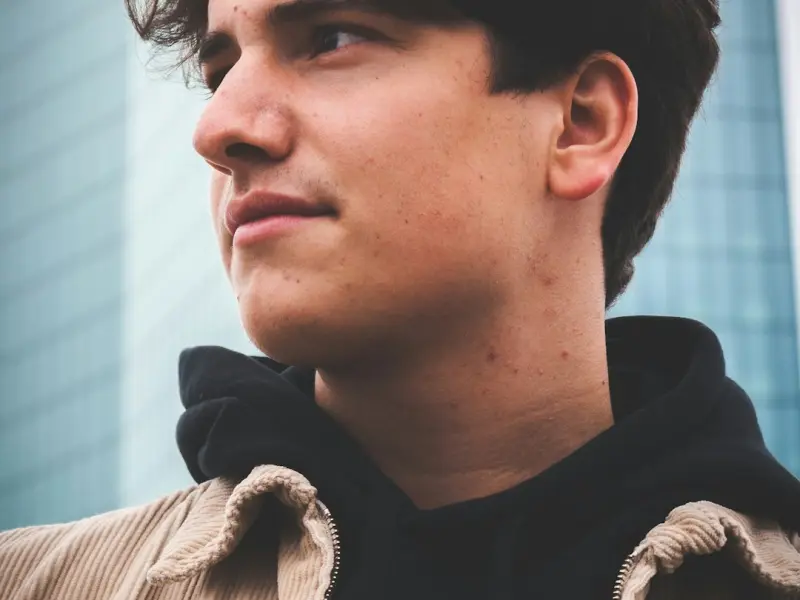 女朋友为了和我分手，把我的联系方式都拉黑了，我该怎么去挽回他