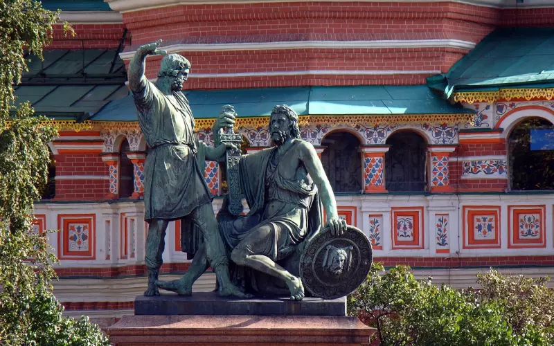 女朋友以我们性格不合为理由和我分手，我要怎么样才能挽留她呢