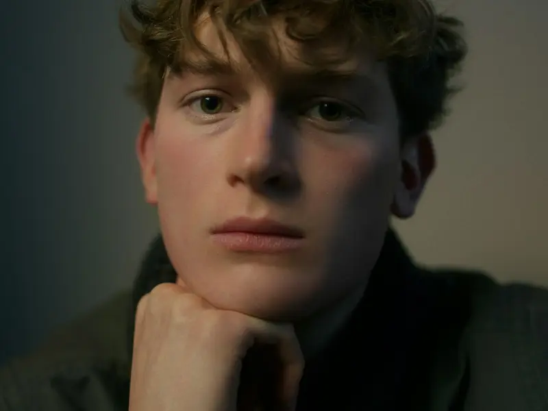 女朋友说和我在一起感觉不到幸福和我分手，我该怎么去挽回她