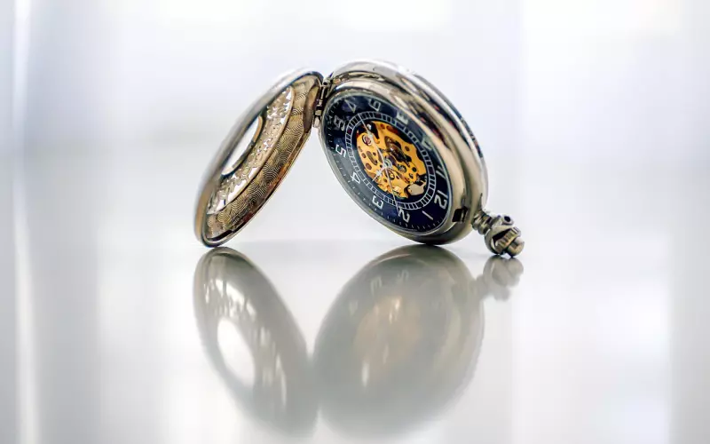 女朋友喜欢上别人了，该怎么挽回？