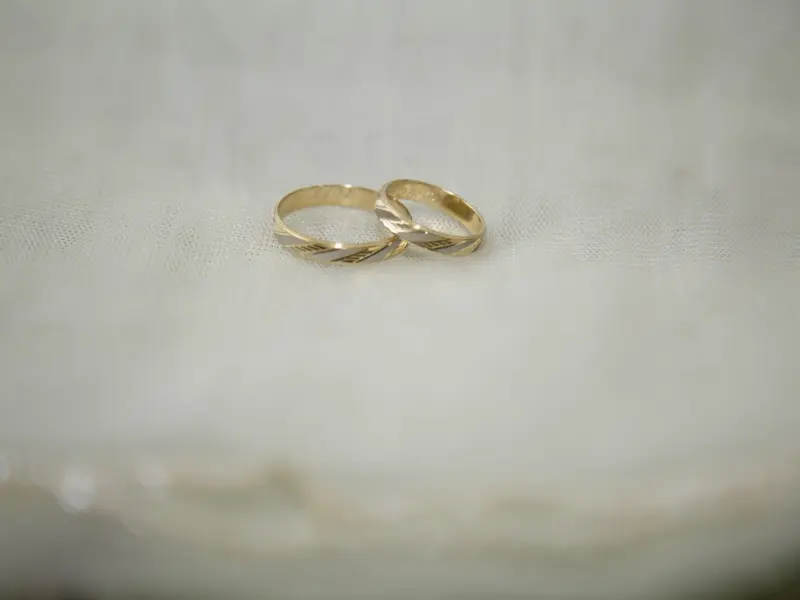 因为公司事情比较多冷落了女朋友很久，前几天和我分手，但是我不想失去她，我该怎么去挽回她