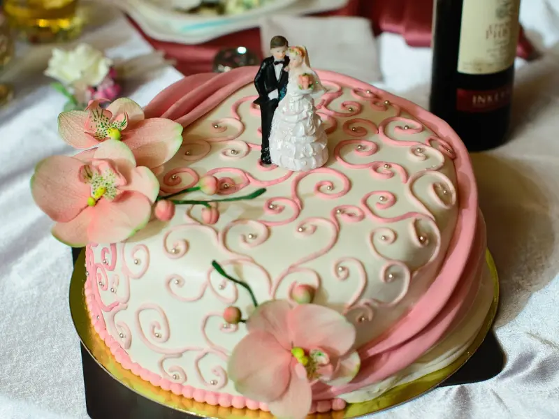 女朋友把我的微信和手机都拉黑了，我该怎么联系她