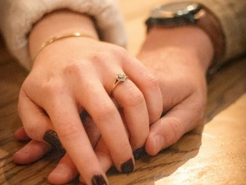 女朋友已经变心了，但是我非常爱她，怎么样才能挽回她的心