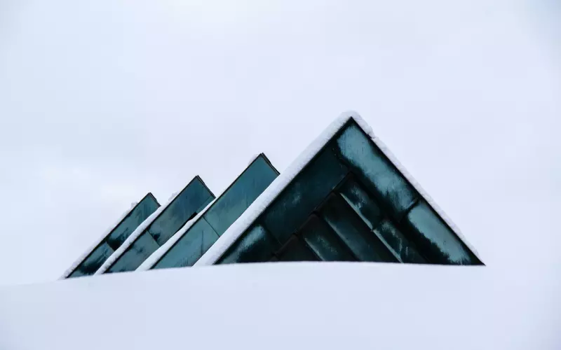 女友被挖墙脚，我该怎么反击才能守住爱情