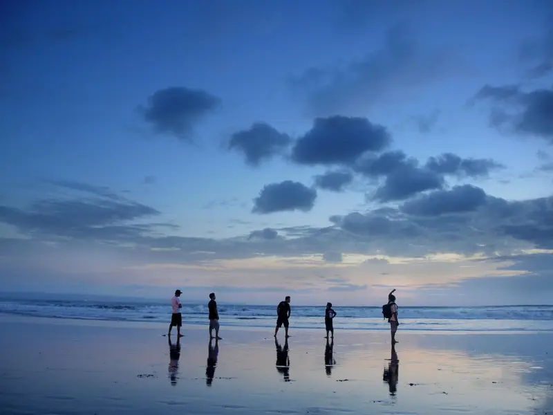 女朋友现在对我很冷淡，经常说要和我分手，我好痛苦，我该怎么办