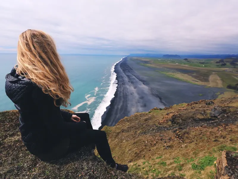 女朋友很优秀让我经常是患得患失怀疑她，现在她要和我分手，我该怎么去挽回她