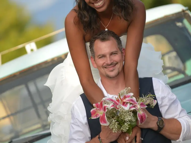 女朋友误会我和前女友有什么非要和我分手，我该怎么办