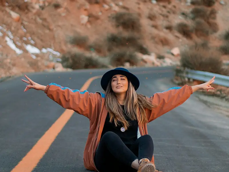 女朋友说已经不爱我了和我分手，怎么样才能重新让她爱上我