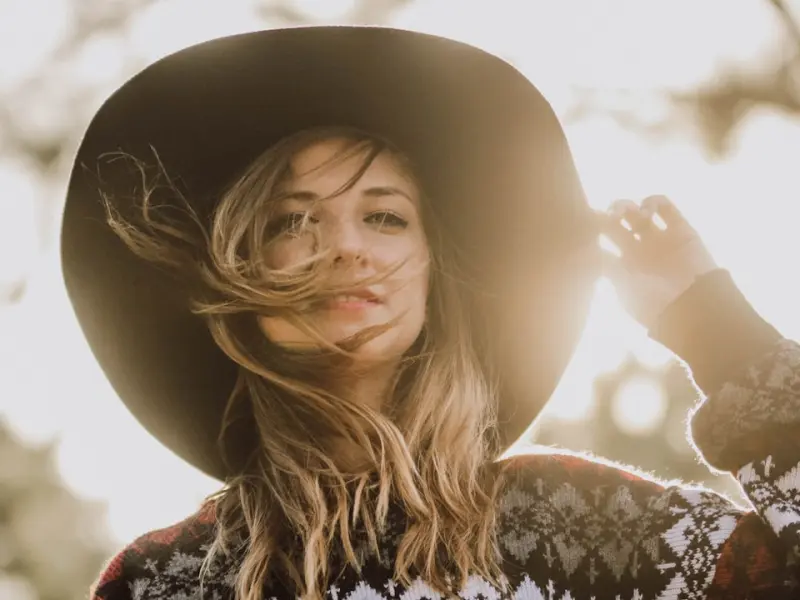 女朋友说我很霸道让她很痛苦一定要和我分手，我该怎么去挽回她