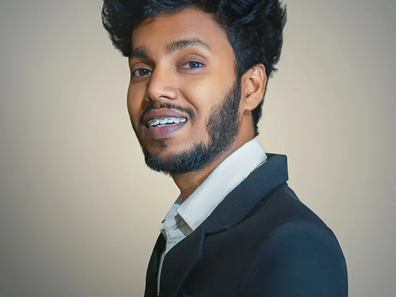 女朋友说我们适合做朋友不适合做恋人和我分手，我该怎么去挽回她