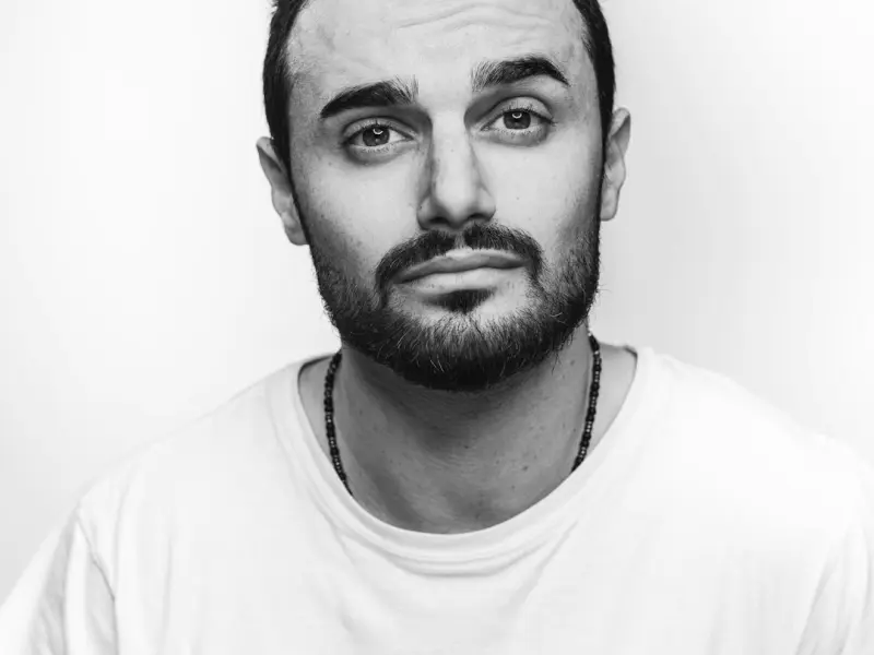 女朋友说我太大男子主义，和我在一起很难受决定和我分手，我该怎么去挽回她