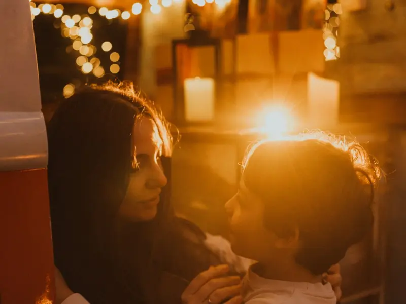 女朋友突然要和我分手，什么原因她也不说，我该怎么去挽回她