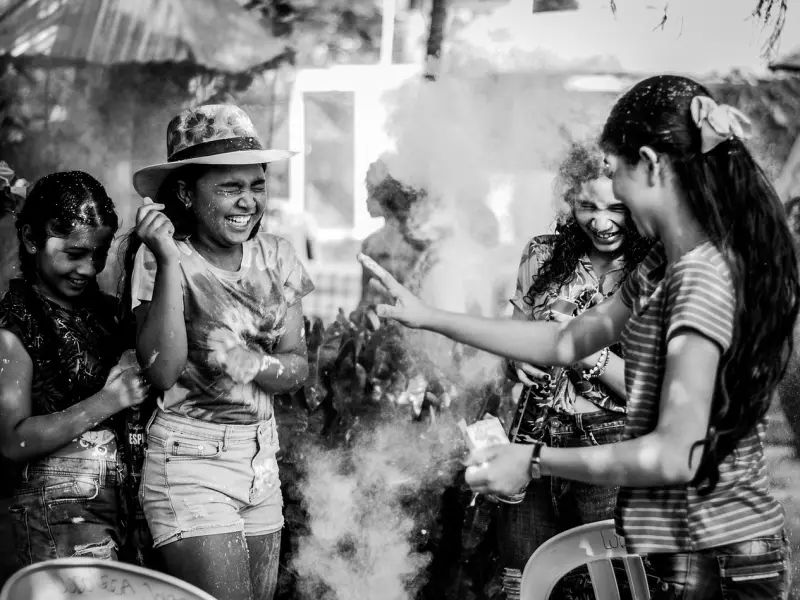 女朋友想要安稳的生活不想漂了，所以和我分手，我该怎么挽回她