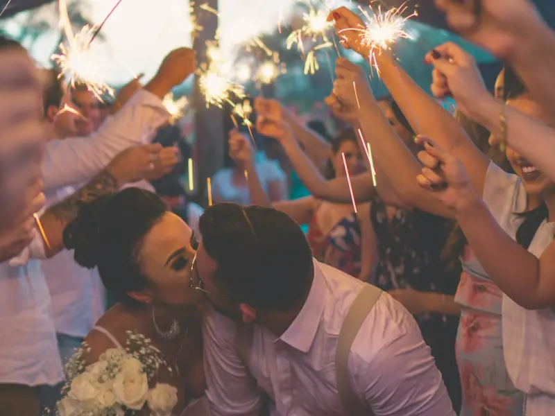 女朋友就是要和我分手，问她为什么她也不说，我该怎么办