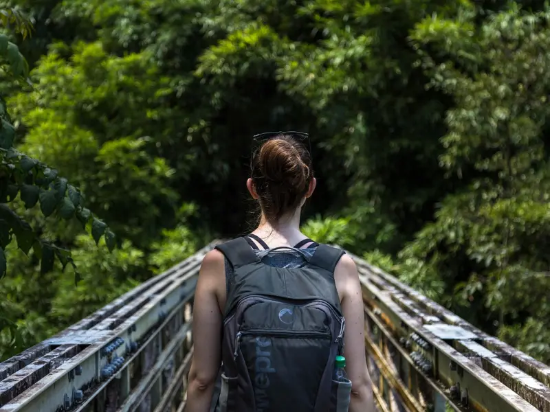 女友父母嫌弃我条件不好，要女友和我分手