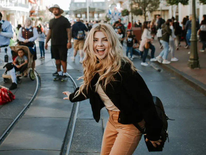 女友父母介意我们是异地恋，不同意我们，我该怎么办