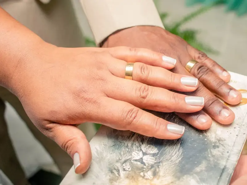 老公有外遇，这样的婚姻还值得继续吗？