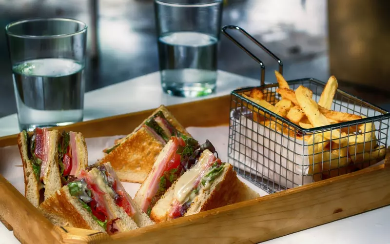 老公在外面包养小三，我该怎么去挽救我的婚姻