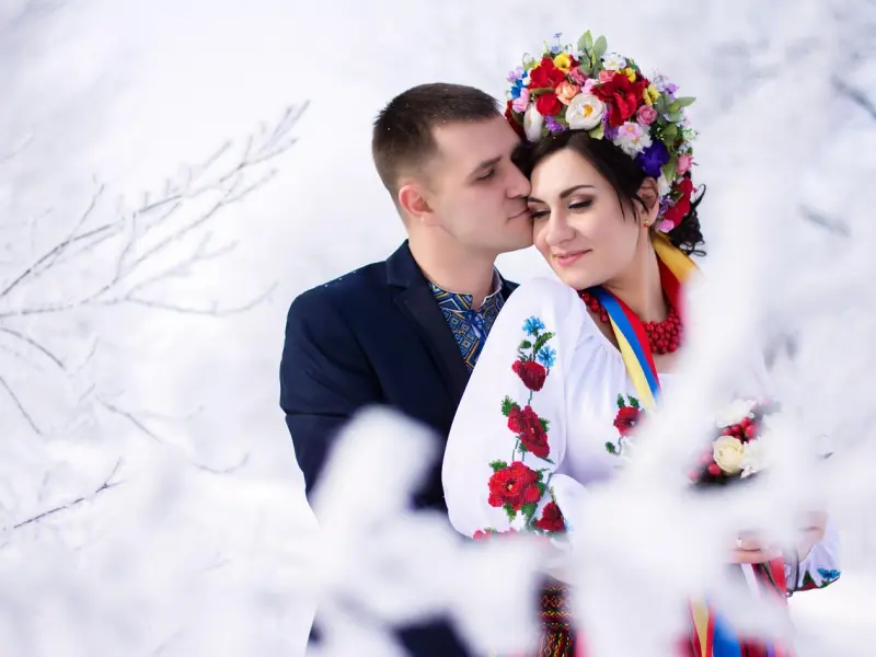 刚结婚老公就对我心不在焉，我该如何挽回他的心呢？