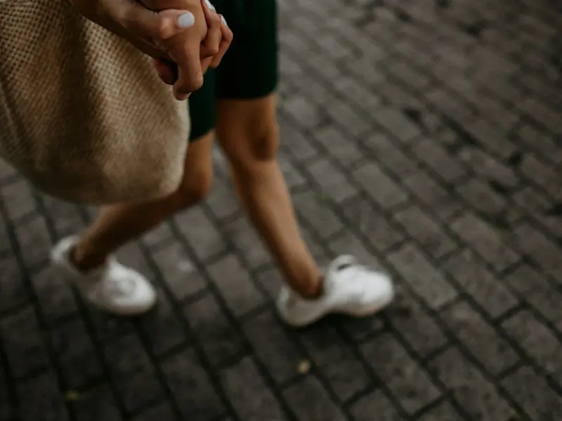 老公经常不着家，我怀疑他出轨了，我该怎么办