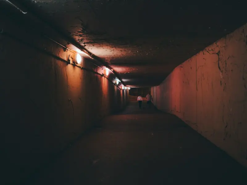 老公经常不回家原来是外面有小三，我该怎么去对付她