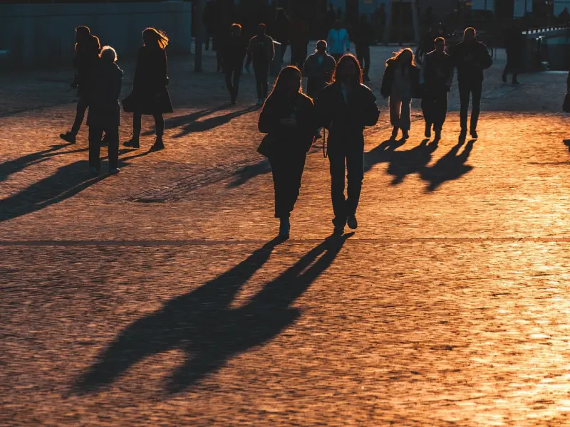 我的网恋老公是我亲哥哥，网络结识的爱情投入要看现实