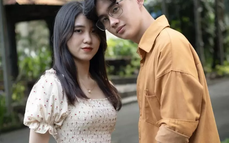 网恋对象居然是我的前男友(网恋两年的女朋友终于见面了)