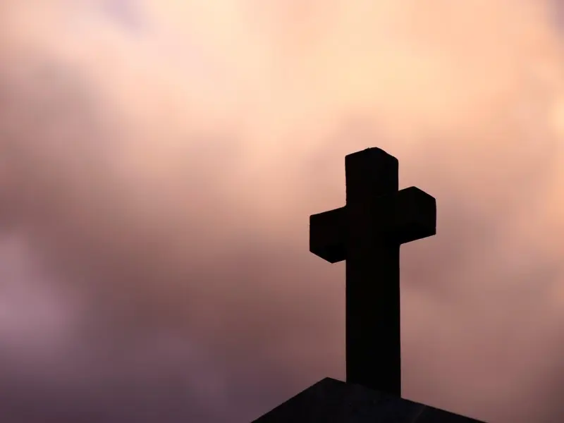 父母反对异地恋，我要为他牺牲已有的工作吗？