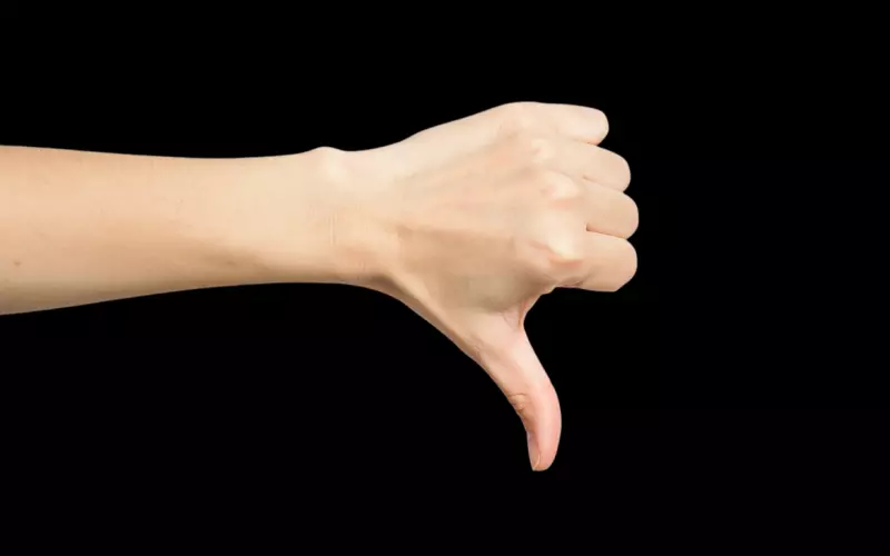 父母嫌弃男友家里穷不同意 我该不该嫁