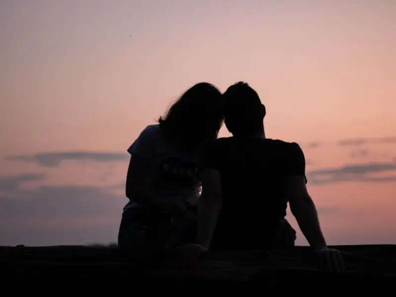 挽回女友的迷思：哪些幼稚行为将她越推越远