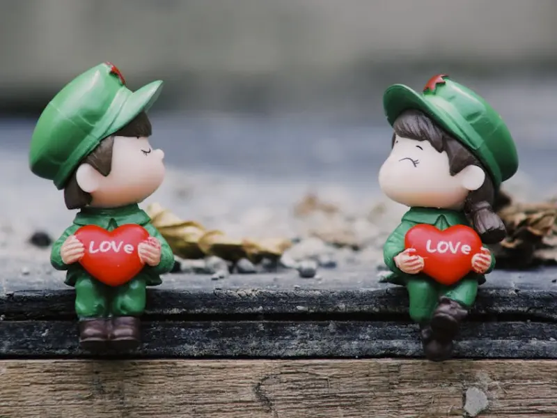 负面心锚:挽回爱情打压情敌第三者小动作!